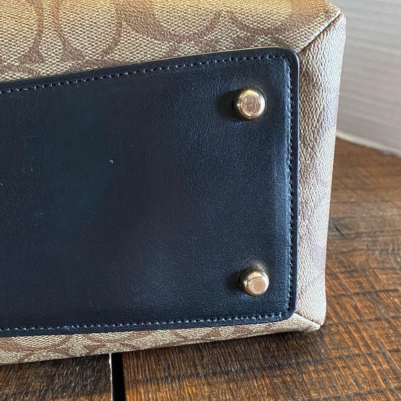 Coach Lillie Carryall Signature H2223-91495 - Picture 11 of 16